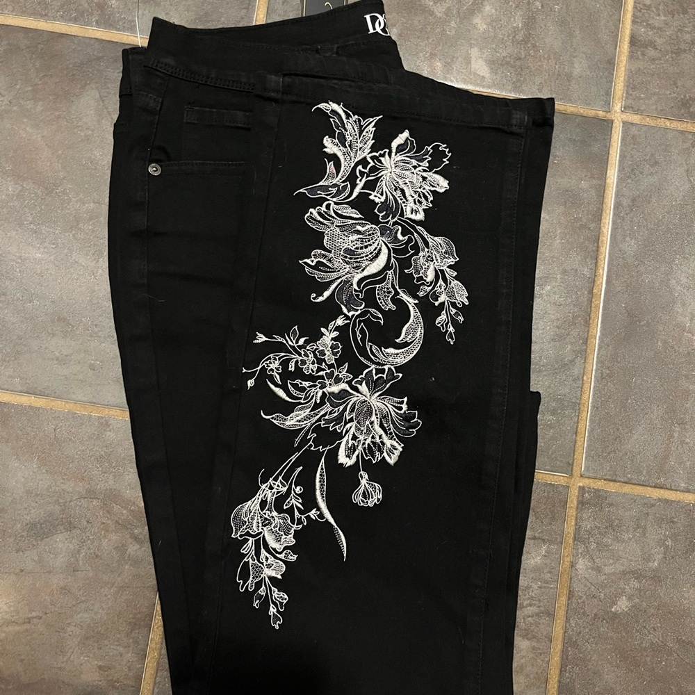Diane Gilman Black Skinny Jeans with White Embroidery